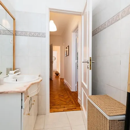 Stylish And Bright 2 Bedroom In Alameda