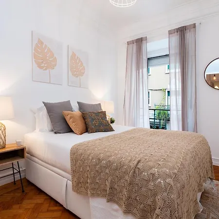 Stylish And Bright 2 Bedroom In Alameda Apartment Lissabon