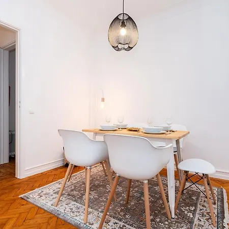 Apartment Stylish And Bright 2 Bedroom In Alameda Lissabon