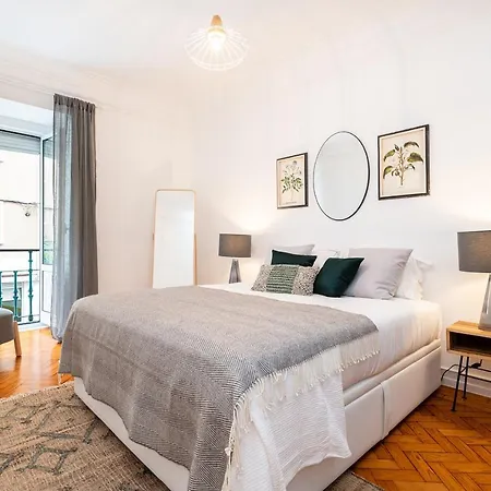 Stylish And Bright 2 Bedroom In Alameda Lissabon