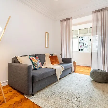 Stylish And Bright 2 Bedroom In Alameda Apartment Lissabon